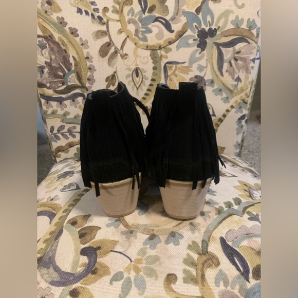 NWOT Black Fringe Women's Ankle Boots - Picture 5 of 7